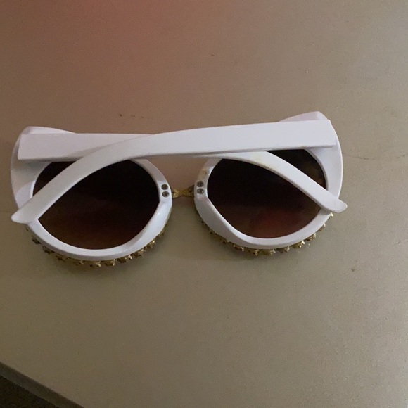 Sunglasses 🕶 - Picture 2 of 3